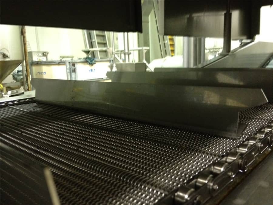 Custom-Pitch Chain Drive Conveyor for Bulk Material Transport