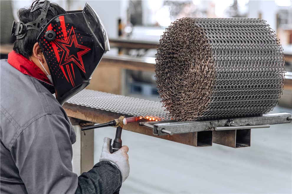 welding-metal-conveyor-belt-production